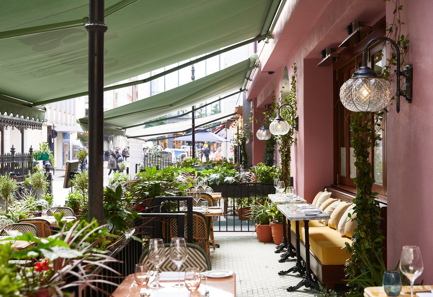 Isola by San Carlo London Terrace Shot